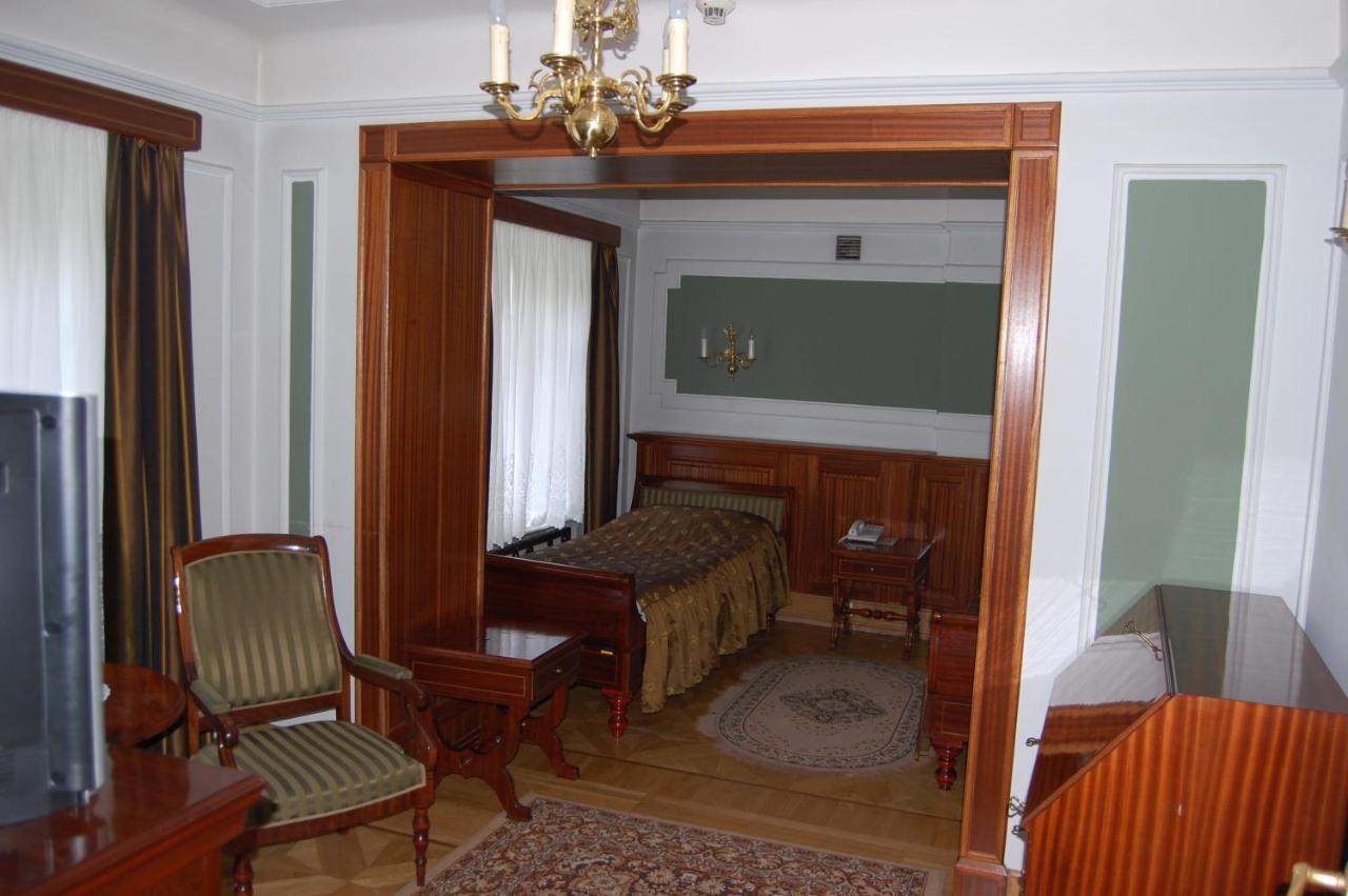 Hotel Butikowy Palac Jablonna Esterno foto